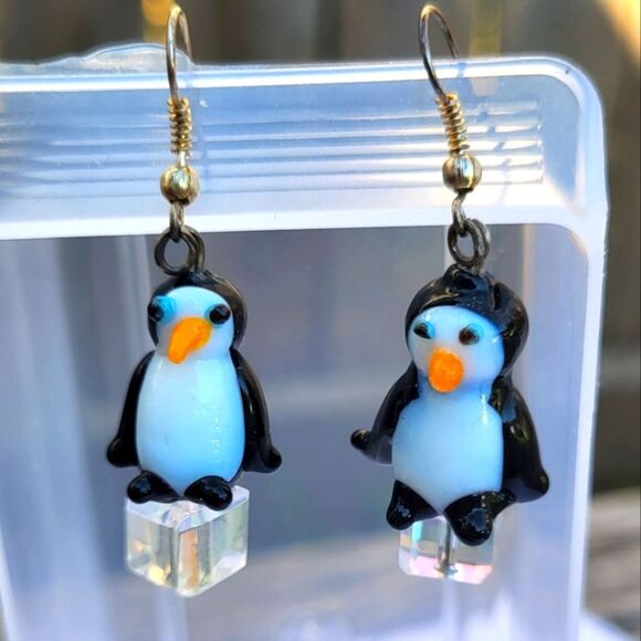 Blown Glass Penguin on ice blocks figurine Dangle earrings - Picture 2 of 2